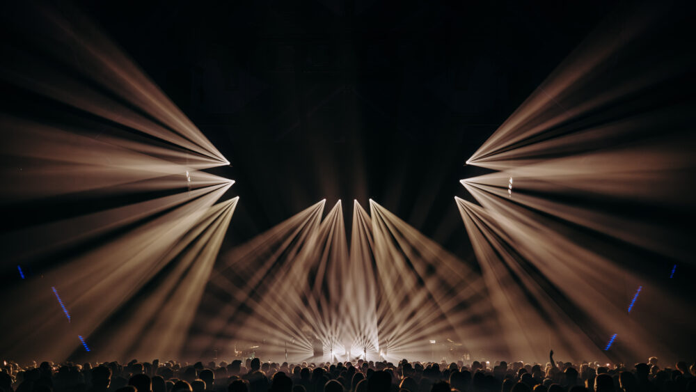 zdjęcie z koncertu światło i mrock w atlas arenie w łodzi