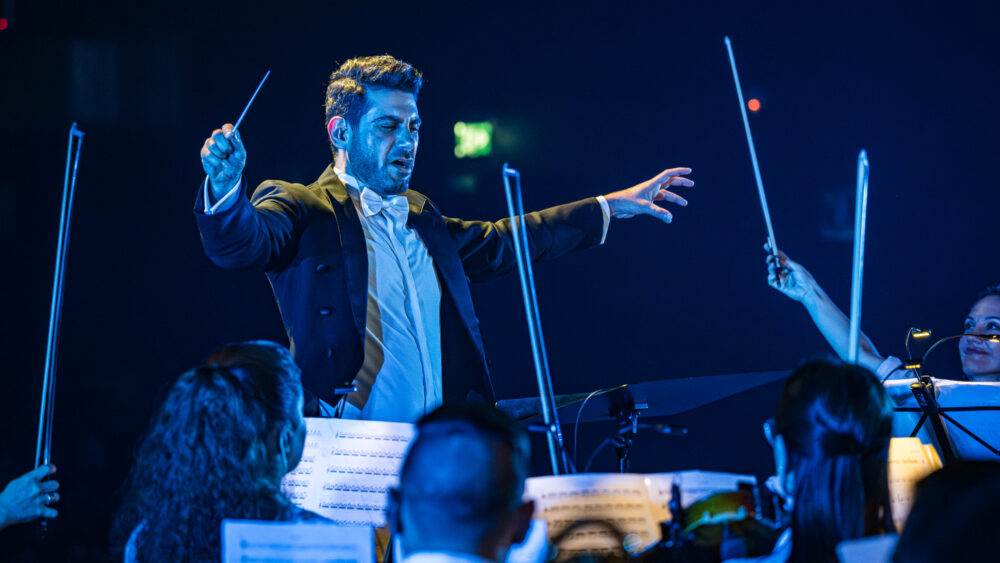 Grafika promująca koncert muzyki Hansa Zimmera w Atlas Arenie w łodzi