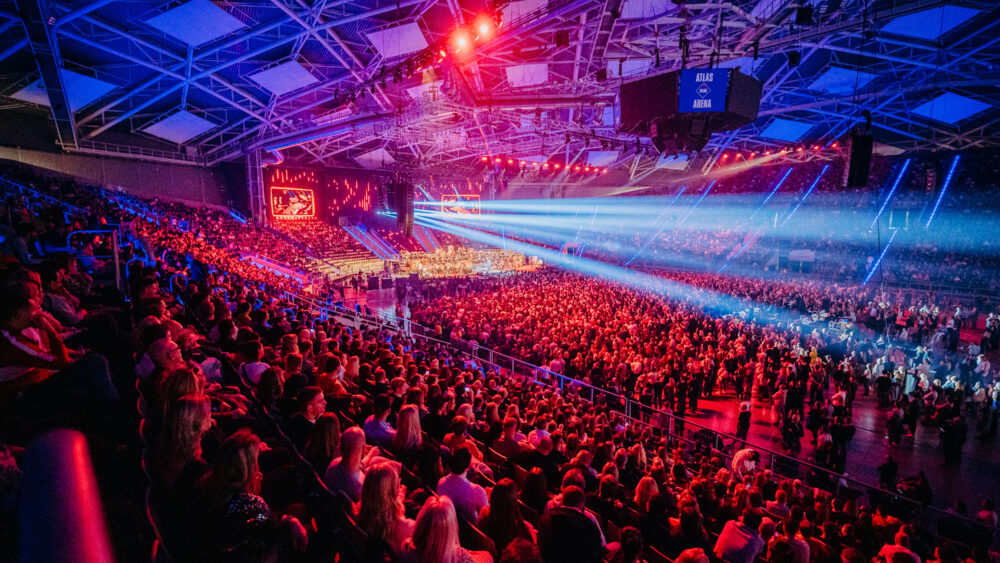 Obraz przedstawiający wypełnioną Atlas Arenę.